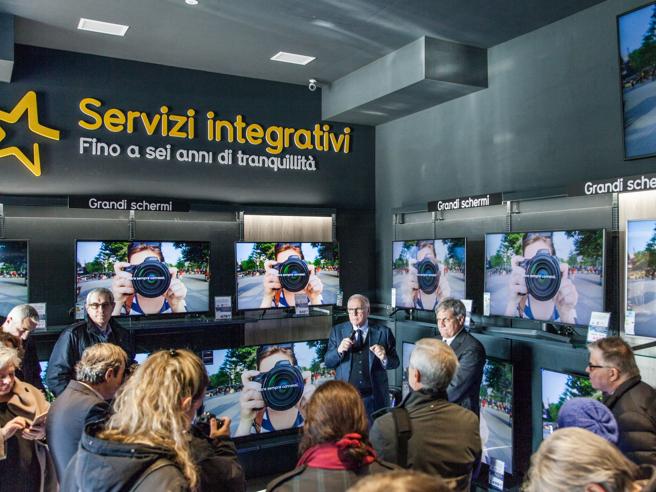  A Milano il primo store interactive di Euronics