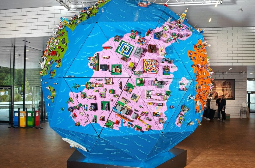 “Rebuild the world”: sorprendere le persone con la creatività