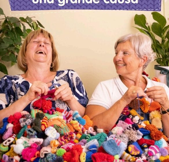  Lavorare a maglia per aiutare gli anziani:  la chiamata ai ferri di innocent per la catena solidale “Tanto di Cappellino”