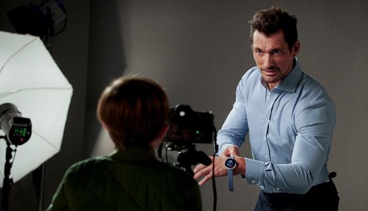 Neo è il nuovo smartwatch targato Disney. Vodafone si indirizza ai bambini con l’aiuto di David Gandy per la campagna