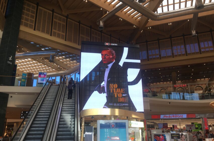 Universal celebra il ritorno al cinema con una campagna DOOH dall’alto tasso di adrenalina