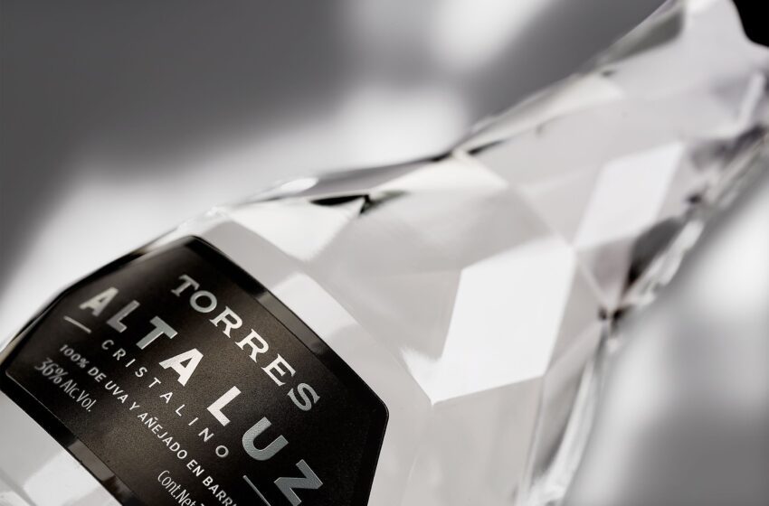  Robilant Associati firma Torres Alta Luz, brandy cristallino “made in Barcellona”