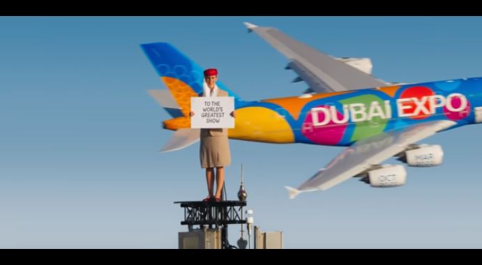 Emirates torna in cima al Burj Khalifa per il suo nuovo spot pubblicitario in vista di Expo 2020