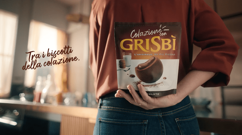 “Colazione con Grisbì”, lo spot con finale a sorpresa su Rai e Mediaset che racconta un nuovo modo di vivere la colazione in famiglia