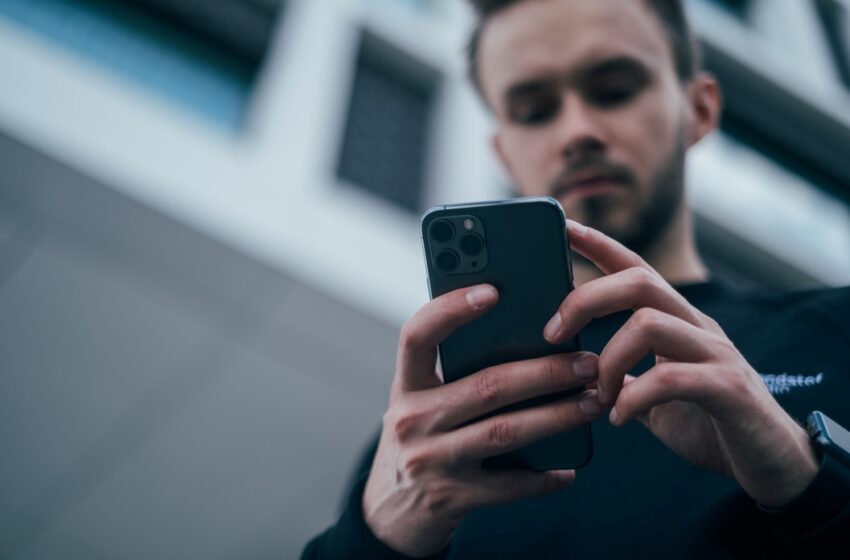 Indagine Trustpilot: Gen Z, per un giovane su due i quotidiani nazionali sono la principale fonte di informazione