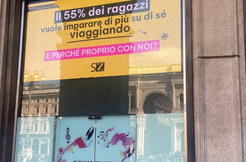 Viaggiare È La Più Grande Passione Della Gen Z: La Campagna Out Of Home Di Scuolazoo Esposta In Piazza Duomo