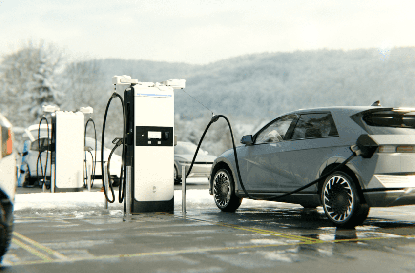  Wallbox lancia Supernova 220,   il nuovo caricatore rapido DC con il miglior rapporto   potenza nominale-superficie presente sul mercato