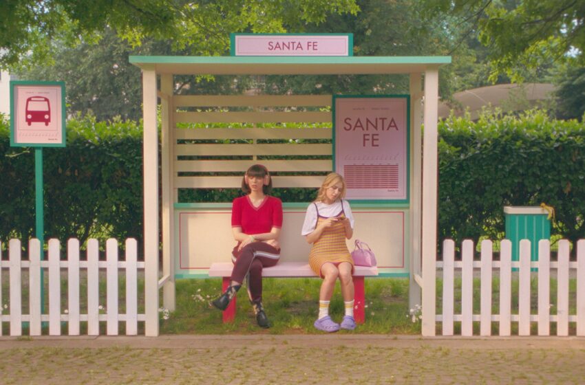 Sindrome da collo di gallina, Karakoite compulsiva, Indicismo acuto: la nuova campagna di Dentsu Creative per Spotify ci fa fare un tuffo nella sintomatologia delle Hit estive