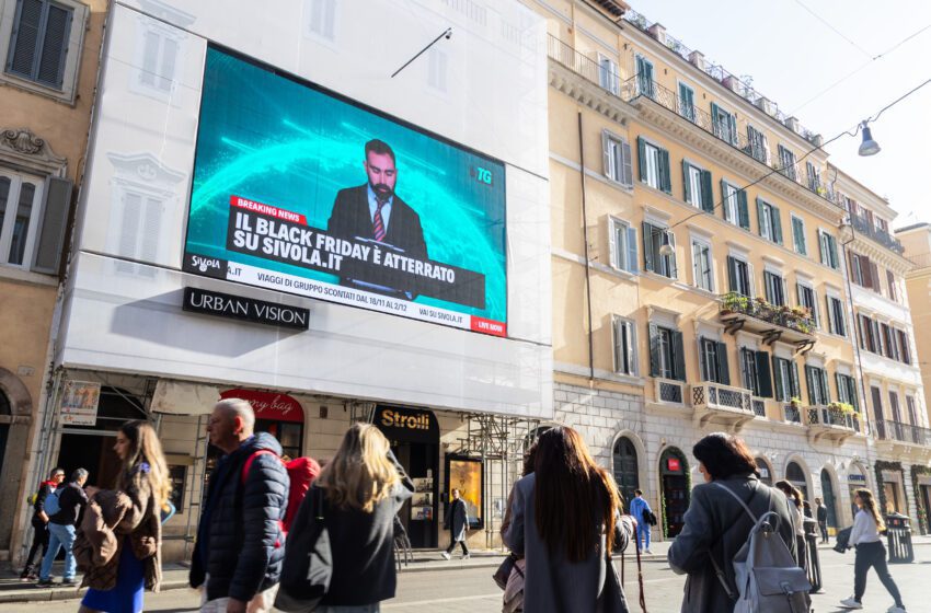 SiVola lancia la nuova campagna per il Black Friday: in redazione con Valerio Lundini e Micidial tra fake news e topic surreali