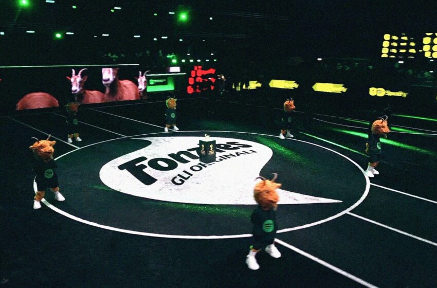 Un gregge di capre invade il campo della Kings League: Tony Boy, il GOAT della nuova scena musicale, premia il GOAT della Competition con uno Stunt Spotify firmato Dentsu Creative
