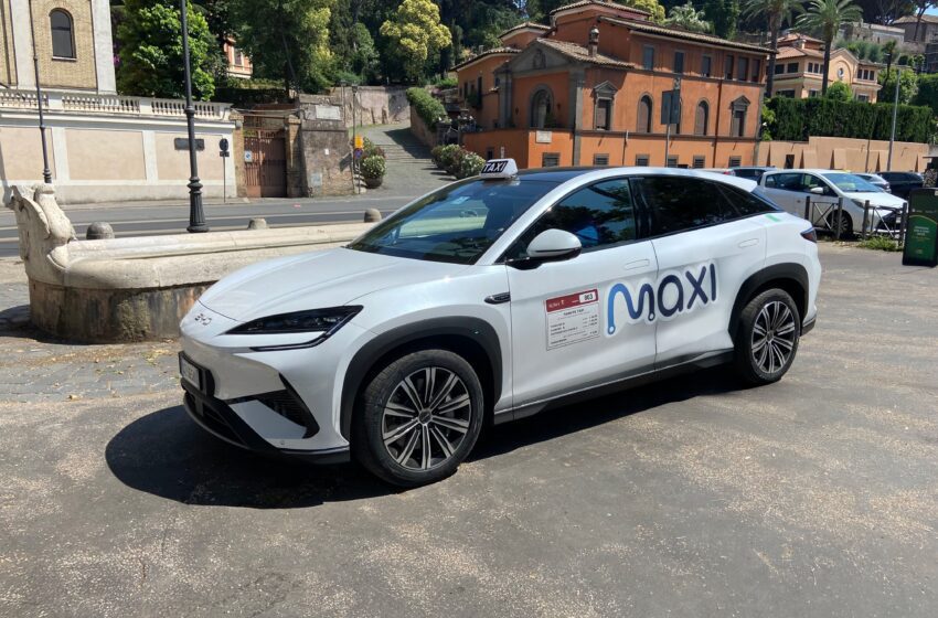 BYD e MAXI insieme per la mobilità elettrica professionale: consegnate ai tassisti le prime BYD Sealion 7